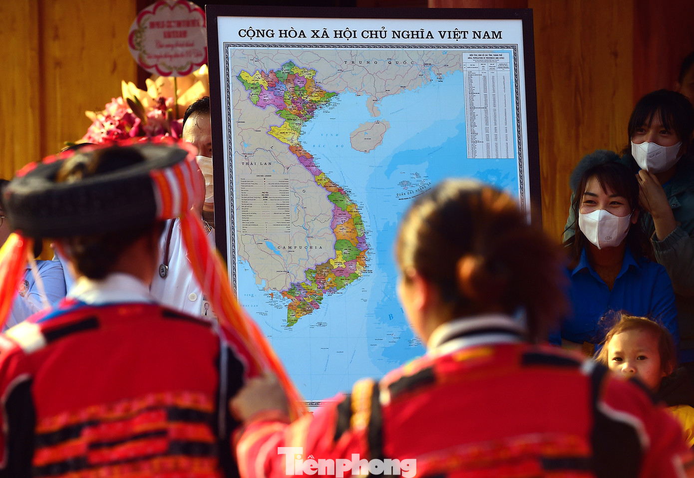 Cuộc vận động “Tự hào một dải non sông” được triển khai rộng khắp trên toàn quốc, ở tất cả các cấp bộ Đoàn, Hội, Đội trong và ngoài nước; đảm bảo thiết thực, hiệu quả. Thông qua việc sử dụng bản đồ Việt Nam tại các không gian học tập, làm việc và sinh hoạt cộng đồng của thanh thiếu nhi và người dân Việt Nam hình thành ý thức về chủ quyền quốc gia, dân tộc. Thông qua cuộc vận động nhằm tăng cường giáo dục lòng yêu nước, ý thức về chủ quyền quốc gia, dân tộc. Ảnh: Xuân Tùng