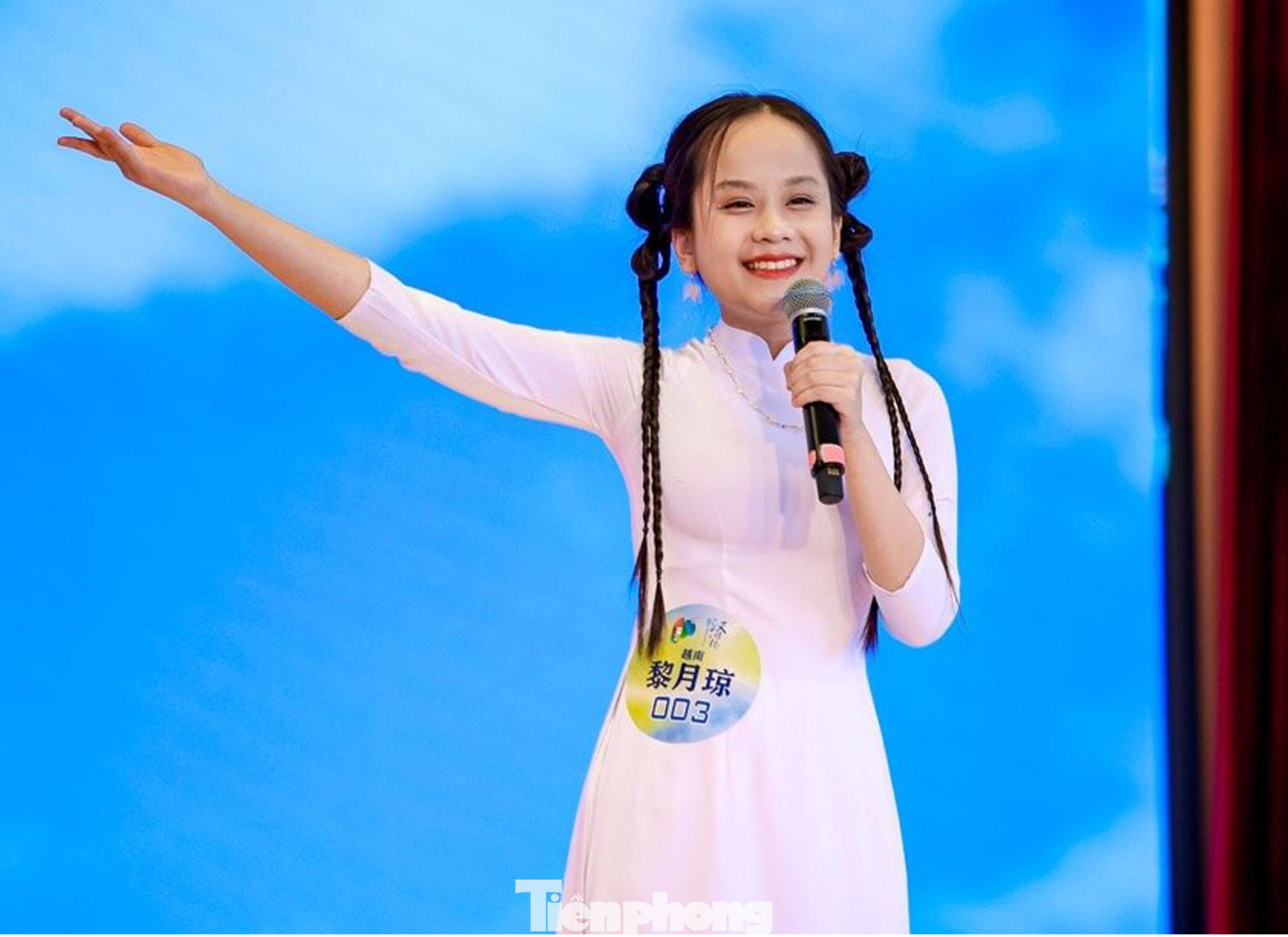 Lê Nguyệt Quỳnh giành giải Nhì Chung kết cuộc thi "Nhịp cầu Hán ngữ" dành cho học sinh THPT toàn thế giới năm 2023. Ảnh: NVCC