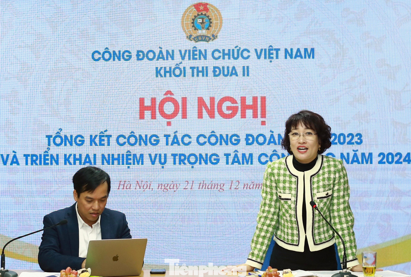 Chị Lê Hồng Hạnh - Chủ tịch Công đoàn cơ quan T.Ư Đoàn, Trưởng Khối thi đua II phát biểu tại chương trình. Ảnh: Vương Anh Chị Lê Hồng Hạnh - Chủ tịch Công đoàn cơ quan T.Ư Đoàn, Trưởng Khối thi đua II phát biểu tại chương trình. Ảnh: Vương Anh