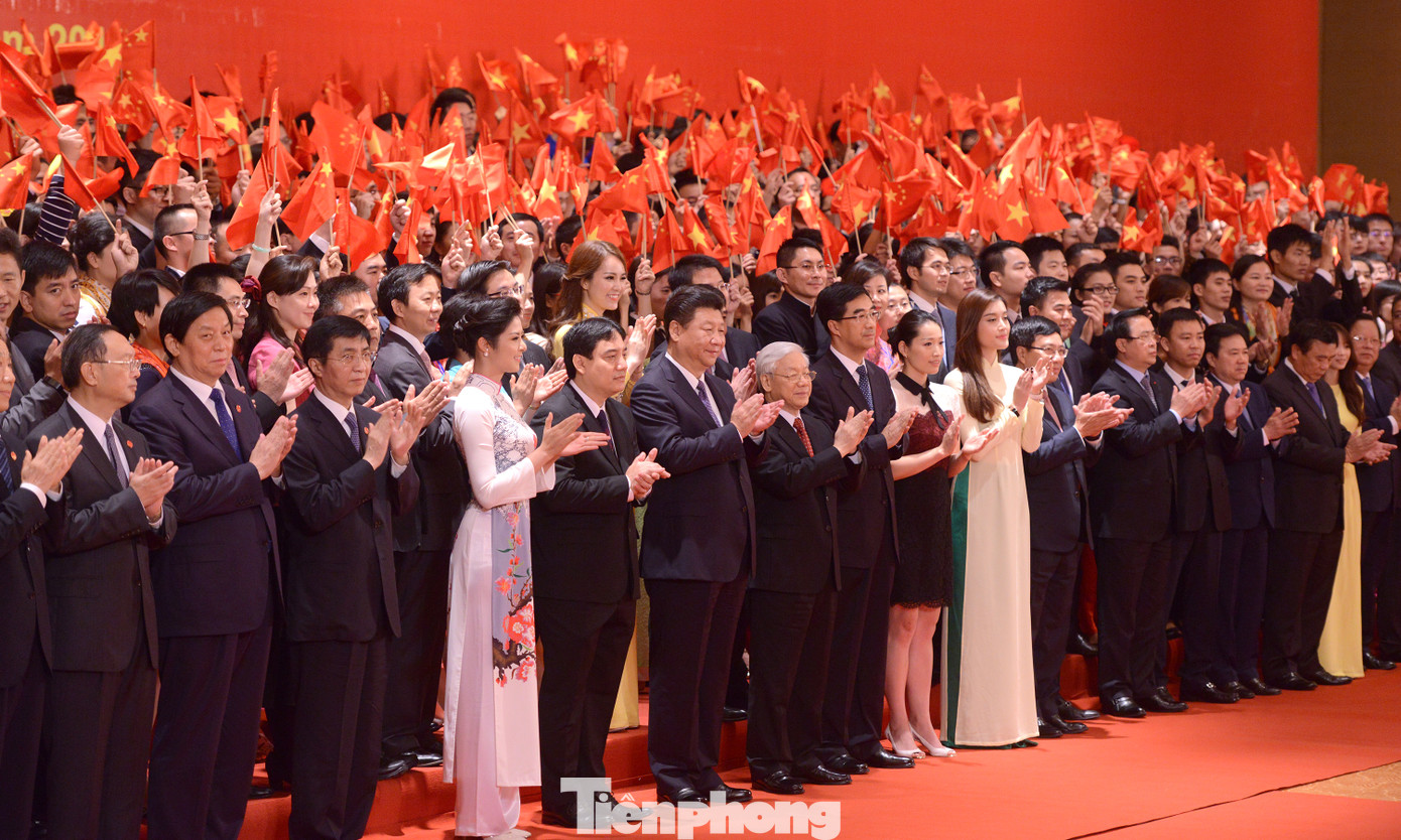 Tổng Bí thư Nguyễn Phú Trọng và Tổng Bí thư, Chủ tịch Trung Quốc Tập Cận Bình tại cuộc Gặp gỡ Hữu nghị Thanh niên Việt Nam - Trung Quốc lần thứ 16. Ảnh: Xuân Tùng Tổng Bí thư Nguyễn Phú Trọng và Tổng Bí thư, Chủ tịch Trung Quốc Tập Cận Bình tại cuộc Gặp gỡ Hữu nghị Thanh niên Việt Nam - Trung Quốc lần thứ 16. Ảnh: Xuân Tùng