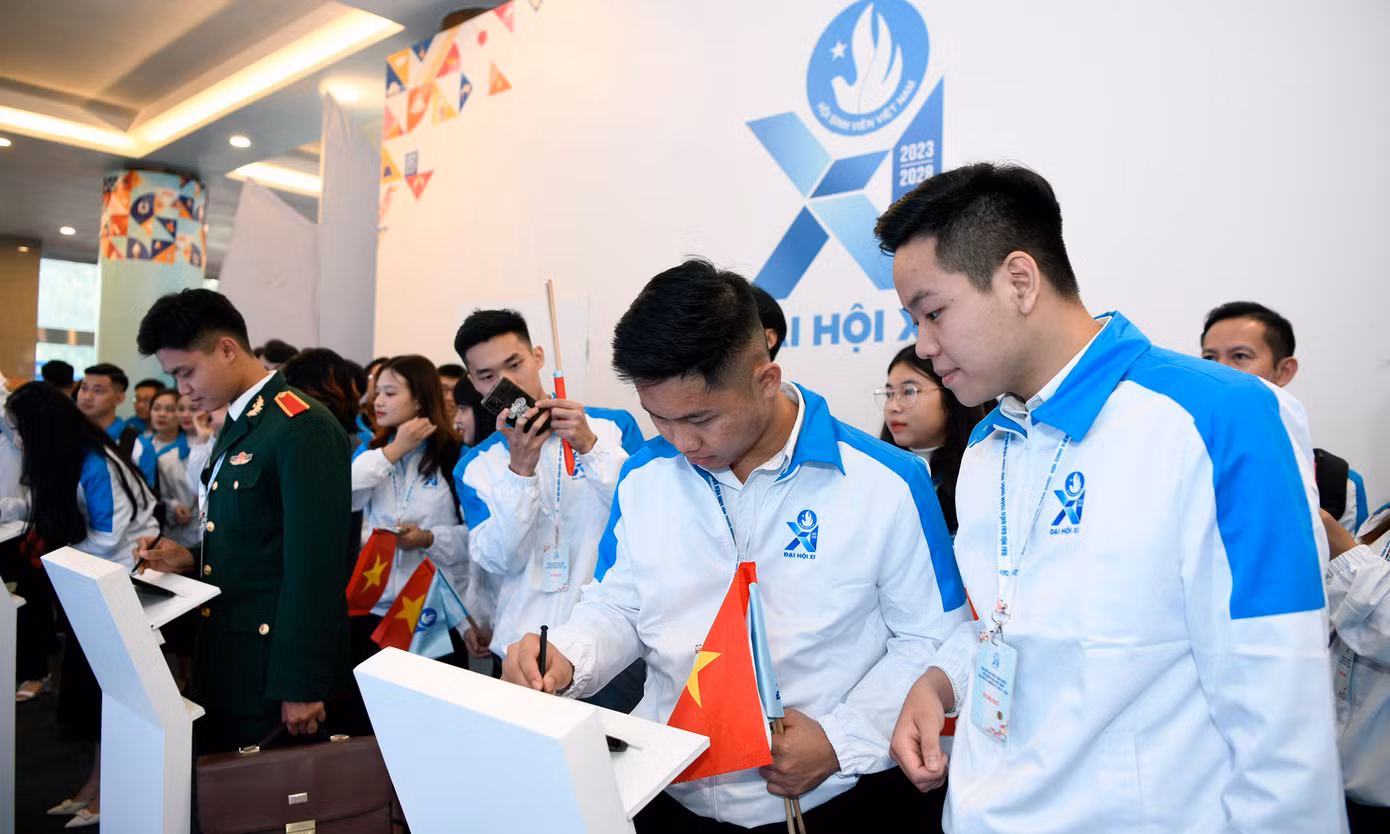 Các đại biểu gửi thông điệp tới Đại hội XI. Ảnh: Như Ý - Trọng Tài - Xuân Tùng Các đại biểu gửi thông điệp tới Đại hội XI. Ảnh: Như Ý - Trọng Tài - Xuân Tùng