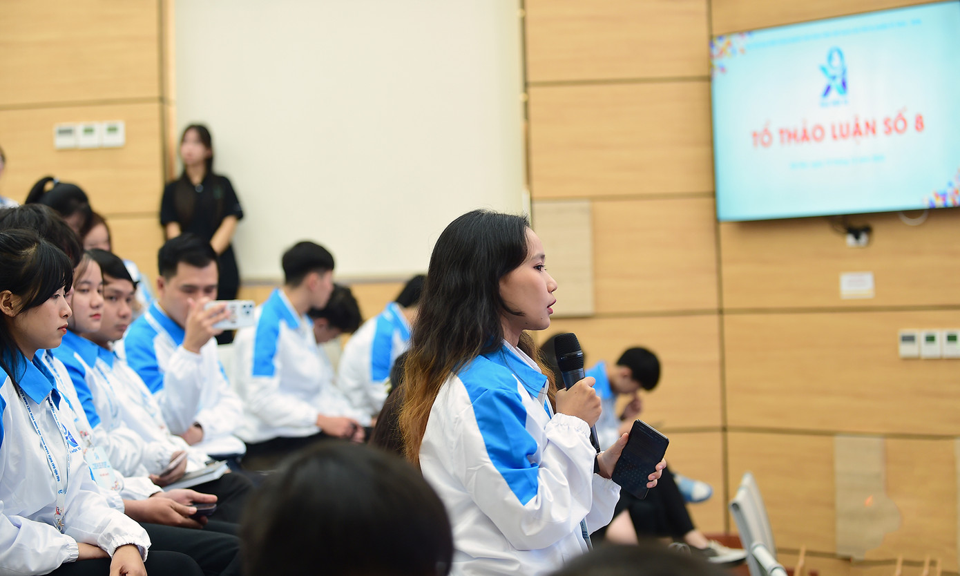 Nhiều ý kiến trao đổi, đề xuất đã được đưa ra tại tổ thảo luận. Ảnh: Xuân Tùng