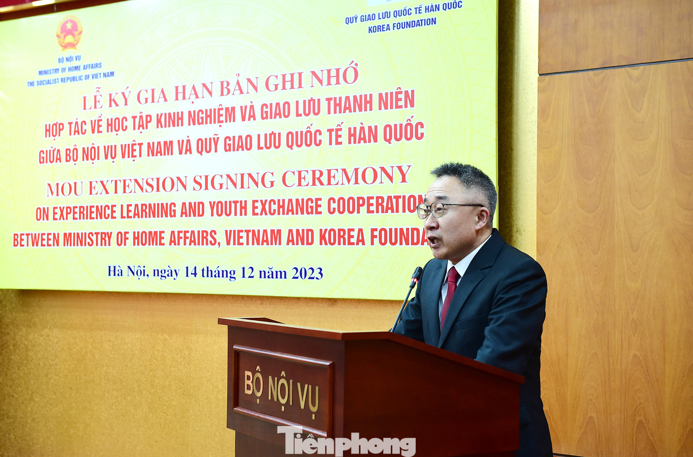 Ông Lee In-hyuck - Giám đốc Trung tâm Văn hóa ASEAN (trực thuộc Quỹ Giao lưu quốc tế Hàn Quốc) phát biểu tại chương trình. Ảnh: Xuân Tùng