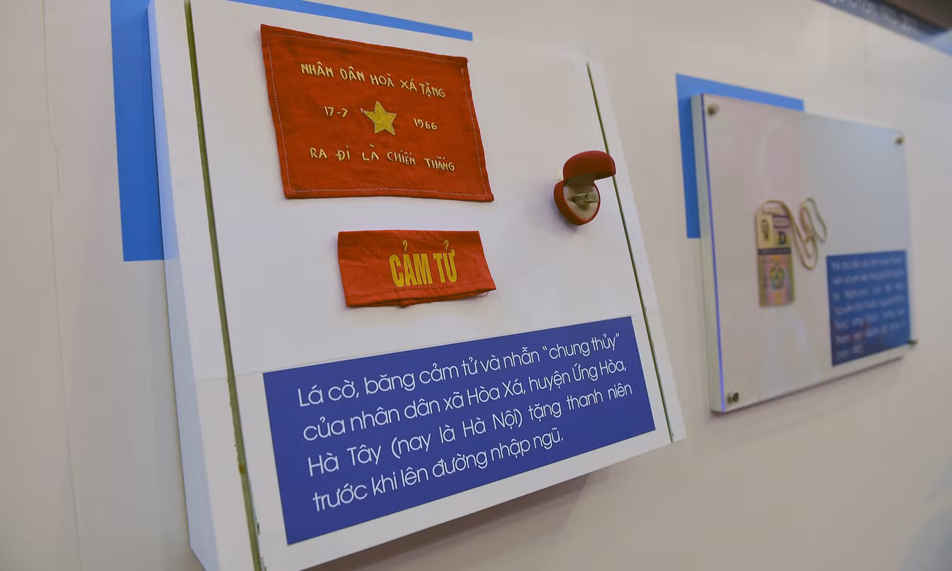 Triển lãm bao gồm các khu vực: Bức tường lịch sử; khu trưng bày vật phẩm; bức tường tương tác; trải nghiệm công nghệ hologram; gương sáng sinh viên tiêu biểu; bức tường lưu niệm. Tại mỗi khu vực là một trải nghiệm thú vị.