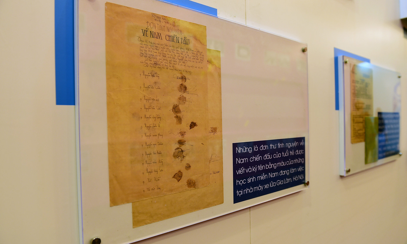 Triển lãm bao gồm các khu vực: Bức tường lịch sử; khu trưng bày vật phẩm; bức tường tương tác; trải nghiệm công nghệ hologram; gương sáng sinh viên tiêu biểu; bức tường lưu niệm. Tại mỗi khu vực là một trải nghiệm thú vị.