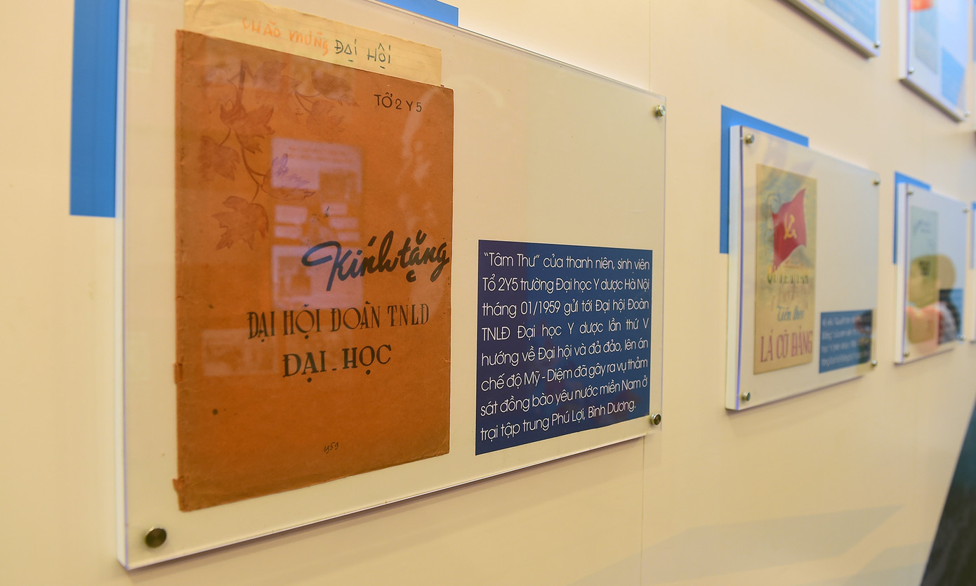 Triển lãm bao gồm các khu vực: Bức tường lịch sử; khu trưng bày vật phẩm; bức tường tương tác; trải nghiệm công nghệ hologram; gương sáng sinh viên tiêu biểu; bức tường lưu niệm. Tại mỗi khu vực là một trải nghiệm thú vị.