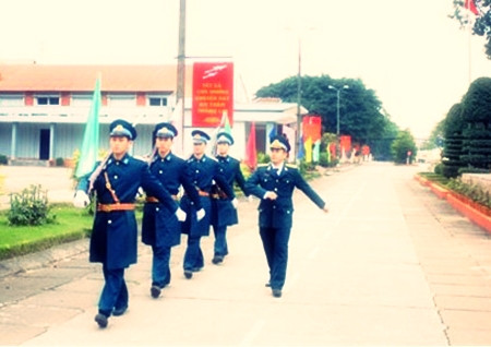 Chiến sĩ cảnh vệ ở Quân chủng Phòng không - Không quân với trang phục mới. Ảnh: Infonet 