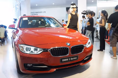 BMW mang tới nhiều mẫu xe bán chạy, trong hình là BMW 3 Series mới