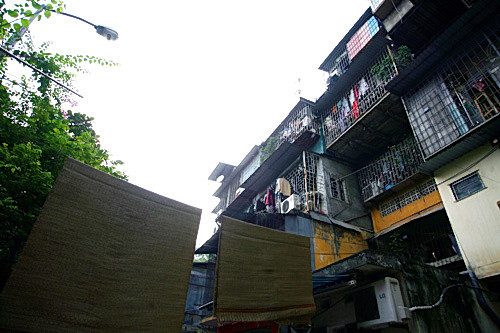 Những chung cư cũ oằn mình nâng đỡ những “chuồng cọp”