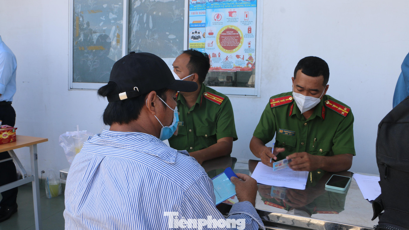 Anh Nguyễn Bá Cường (tài xế xe container, ngụ phường Linh Trung, TP Thủ Đức cho biết: “Trong giới tài xế có một số người sử dụng chất kích thích trong lúc lái xe, điều này rất nguy hiểm đến tính mạng cho người dân tham gia giao thông trên đường. Tôi ủng hộ việc cơ quan chức năng tăng cường kiểm tra ma túy vì sẽ mang lại sự an toàn cho cộng đồng”.