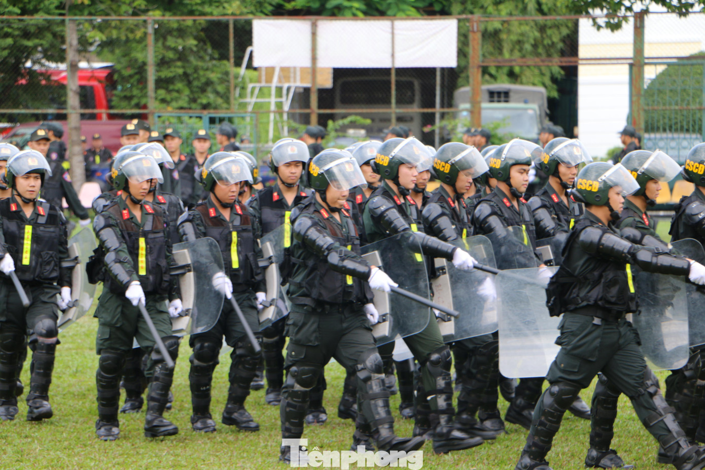Cán bộ chiến sỹ Trung đoàn Cảnh sát cơ động dự bị chiến đấu Công an TPHCM diễu binh tại buổi lễ ra mắt.