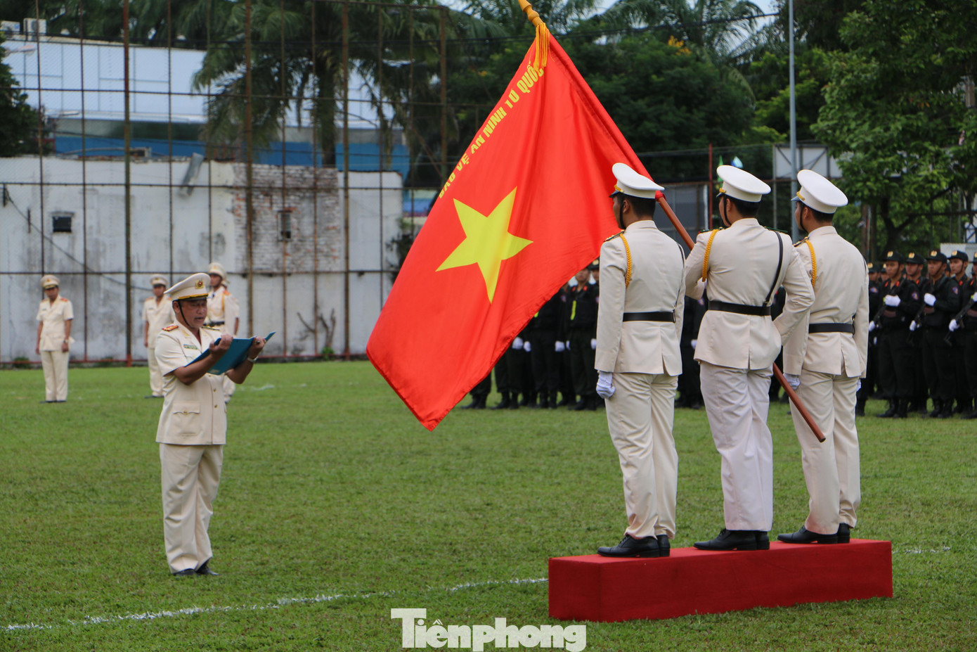 Thượng tá Nguyễn Thành Nguyên - Trung đoàn trưởng Trung đoàn CSCĐ TPHCM kiêm Phó Trung đoàn trưởng Trung đoàn CSCĐ dự bị chiến đấu tuyên thệ.