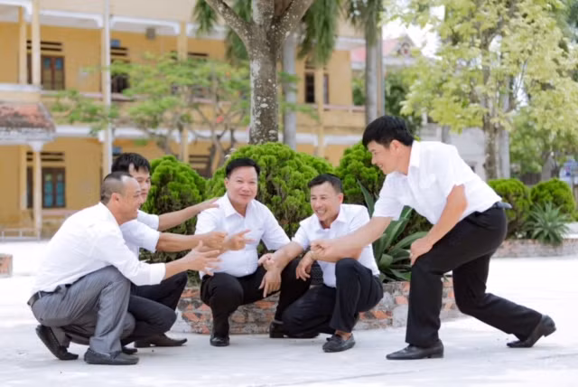 Bộ ảnh ‘kỷ yếu bố mẹ’ U50 gây bão cộng đồng mạng ảnh 8