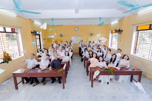 Bộ ảnh ‘kỷ yếu bố mẹ’ U50 gây bão cộng đồng mạng ảnh 3