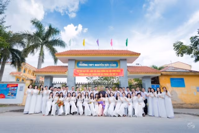 Bộ ảnh ‘kỷ yếu bố mẹ’ U50 gây bão cộng đồng mạng ảnh 1