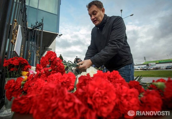 Nước cộng hòa Tatarstan (thuộc Nga) ngày 19/11 đã quyết định để tang những nạn nhân của vụ tai nạn máy bay thảm khốc tại sân bay quốc tế Kazan. (Ảnh: RIA Novos)