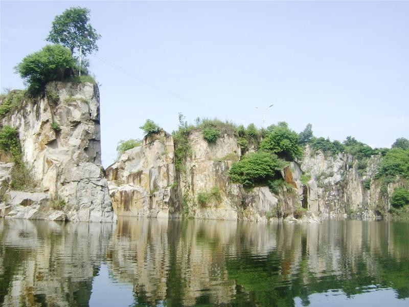 Vách đá dựng đứng này sẽ là nơi khắc truyện Kiều