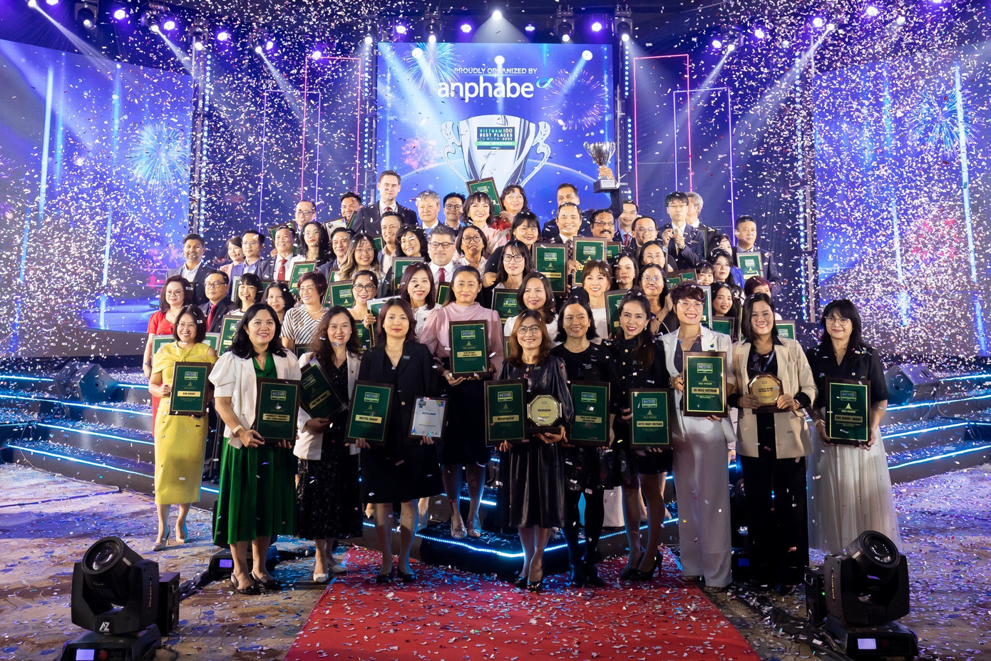 Viettel khẳng định sức hút nhân tài trẻ thông qua Giải thưởng ‘Thương hiệu Nhà Tuyển dụng hấp dẫn với sinh viên Việt Nam” trong 02 năm liên tiếp. Viettel khẳng định sức hút nhân tài trẻ thông qua Giải thưởng ‘Thương hiệu Nhà Tuyển dụng hấp dẫn với sinh viên Việt Nam” trong 02 năm liên tiếp.