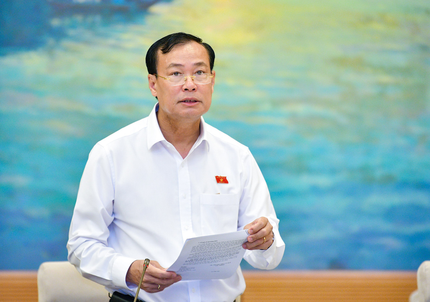 Chủ nhiệm Ủy ban Quốc phòng và An ninh Lê Tấn Tới tại phiên họp. Chủ nhiệm Ủy ban Quốc phòng và An ninh Lê Tấn Tới tại phiên họp.