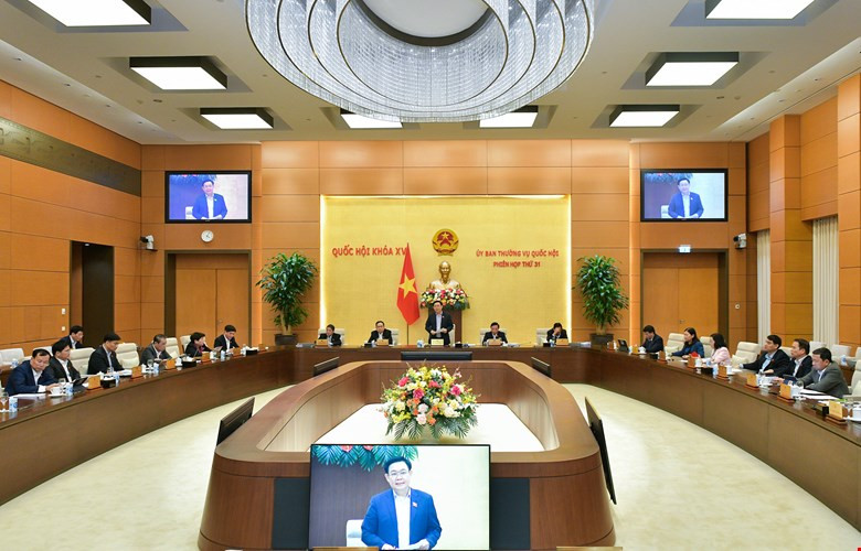 Chủ tịch Quốc hội Vương Đình Huệ phát biểu tại phiên họp Uỷ ban Thường vụ Quốc hội