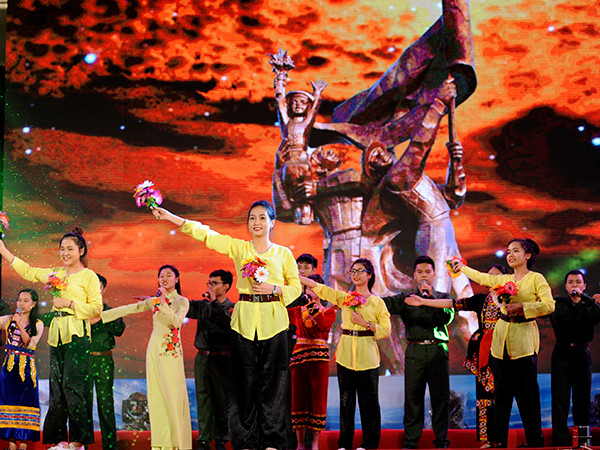 Ấn tượng màn biểu diễn ca khúc cách mạng của sinh viên ảnh 8