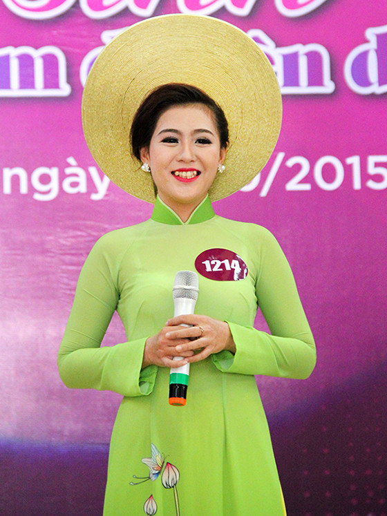 Duyên dáng nữ sinh trên xứ sở ngàn hoa Đà Lạt ảnh 4