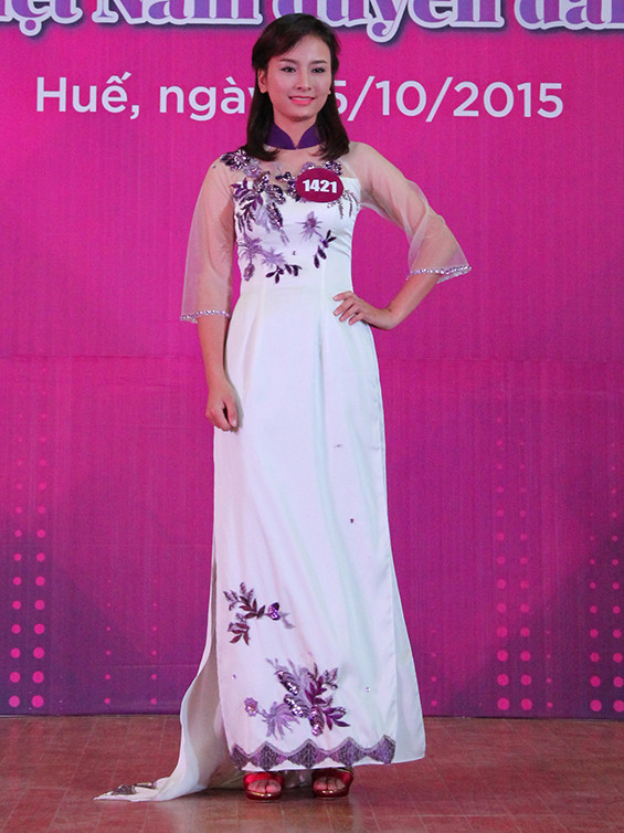 Ngắm nét thanh lịch nữ sinh xứ Huế ảnh 8