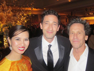 Từ phải qua: Brian, Adrien Brody, Châu Giang. Từ phải qua: Brian, Adrien Brody, Châu Giang