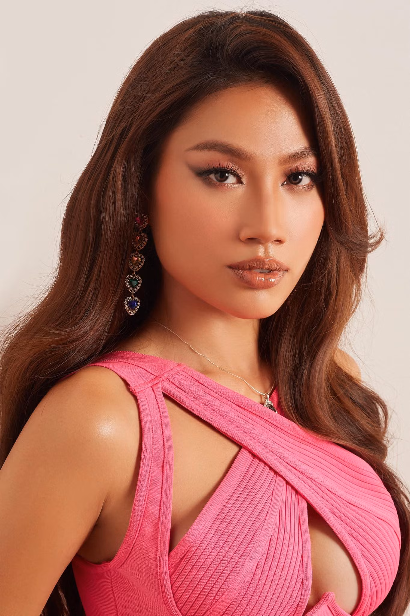 Đỗ Trịnh Quỳnh Như 25 tuổi, nổi lên ở sân chơi TikTok với nhiều clip chia sẻ về nghề mẫu cũng như hướng dẫn catwalk. Hiện tại cô là người mẫu tự do và Nhà sáng tạo nội dung.
