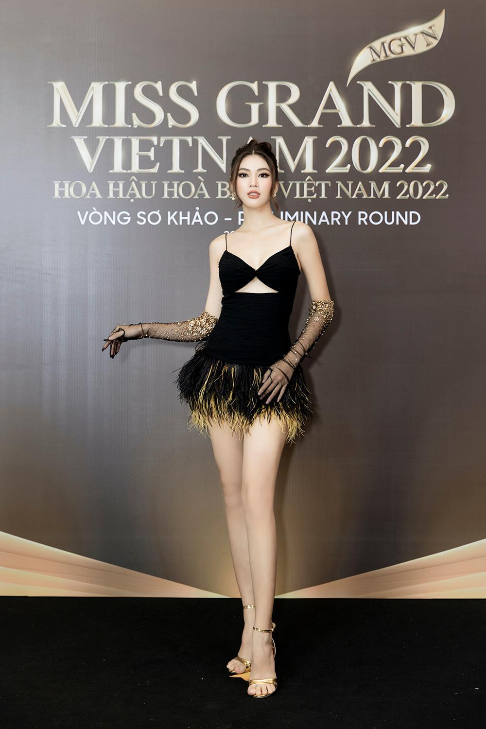 Hoa hậu Hòa bình Việt Nam 2020 khiến fans trầm trồ với nhan sắc xinh đẹp, gợi cảm.