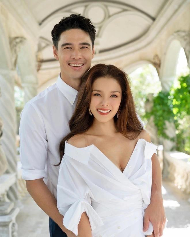 Bà xã của anh là nữ diễn viên kiêm ca sĩ người Thái Lan - Lydia Sarunrat Visutthithada. Bà xã của anh là nữ diễn viên kiêm ca sĩ người Thái Lan - Lydia Sarunrat Visutthithada.