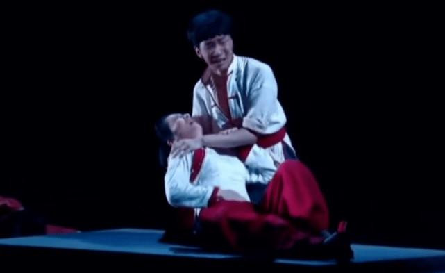 Diệp Tuyền bị thương nghiêm trọng. Diệp Tuyền bị thương nghiêm trọng.