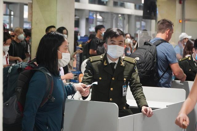 Lực lượng an ninh sân bay được tăng cường để điều tiết khu vực này