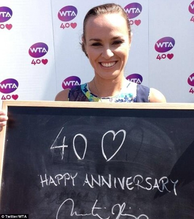 Cựu tay vợt nữ số 1 thế giới Martina Hingis cũng góp vui