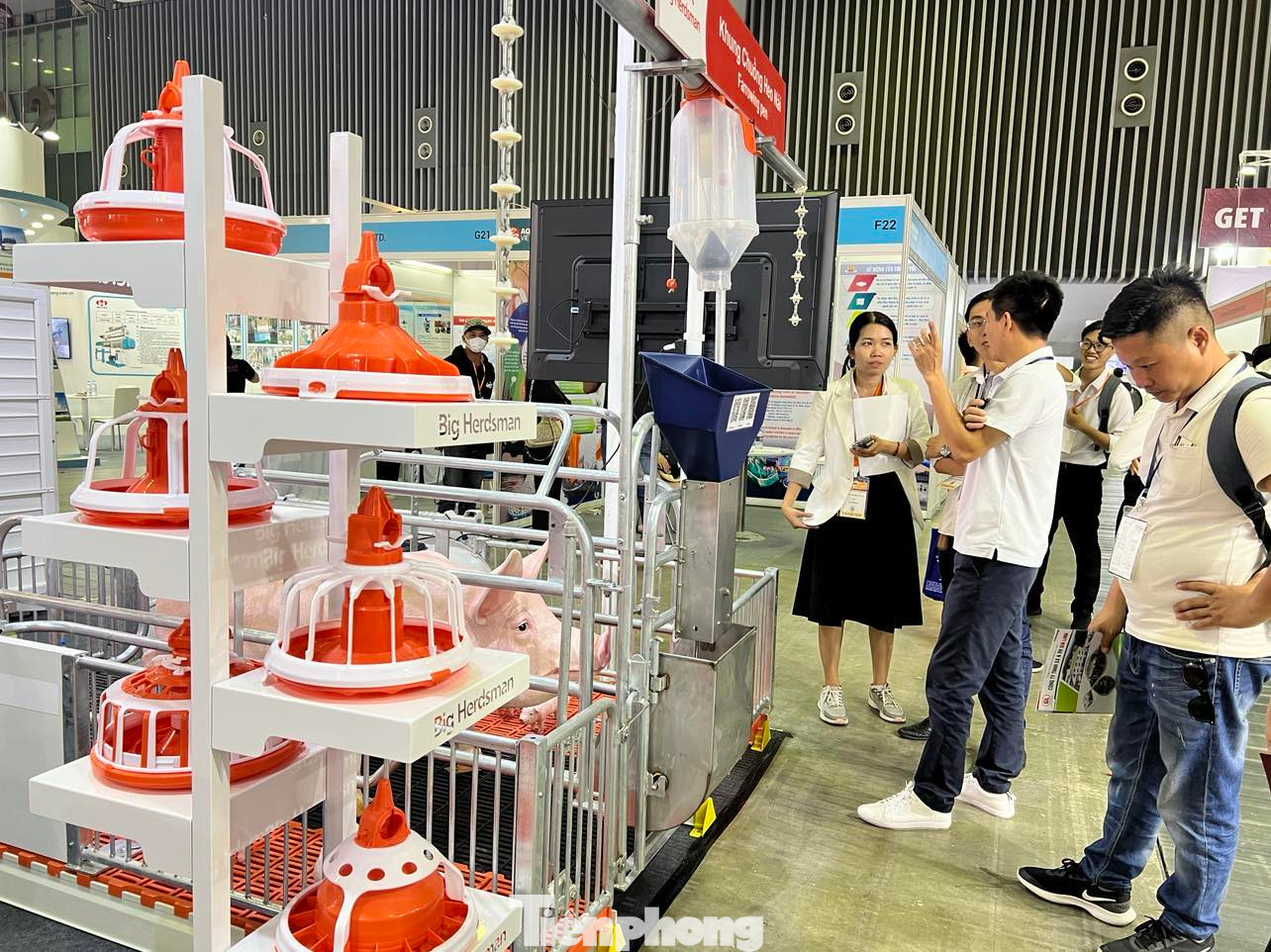 Khách tham quan tại triển lãm Vietstock 2023. Khách tham quan tại triển lãm Vietstock 2023.