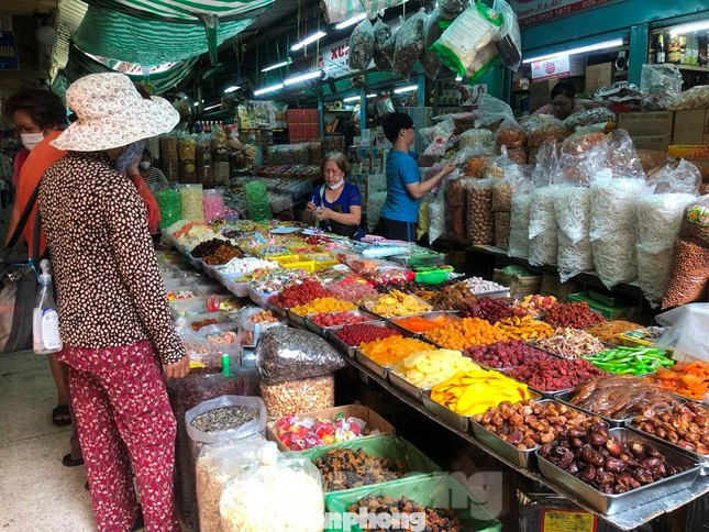 Bánh mứt Tết tại chợ Bình Tây (quận 5).