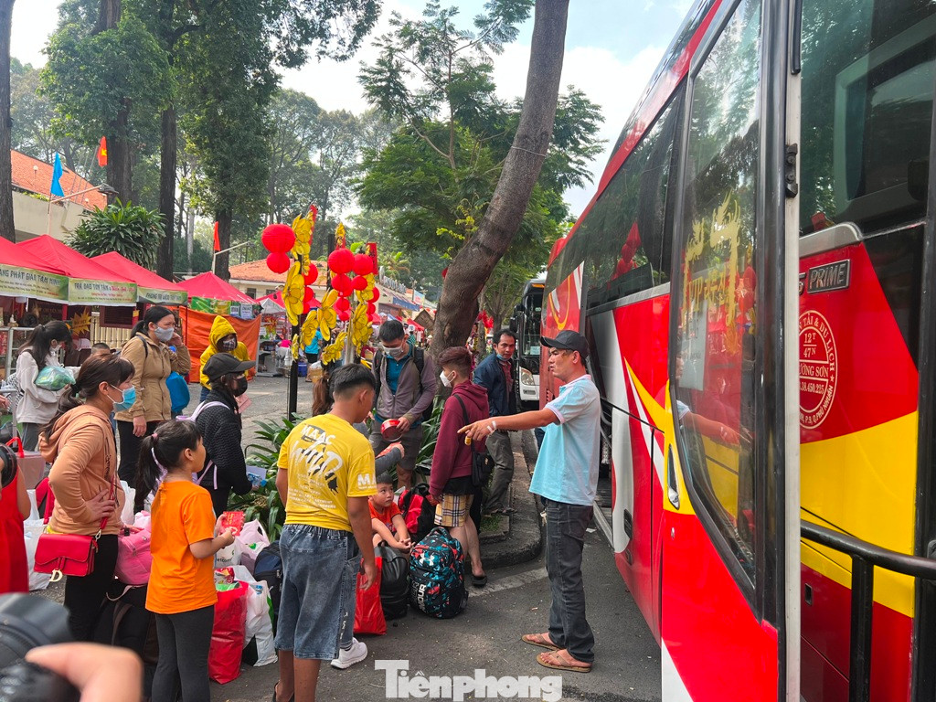 Những công nhân có hoàn cảnh khó khăn, nhiều năm không được về quê đón Tết đều được hỗ trợ