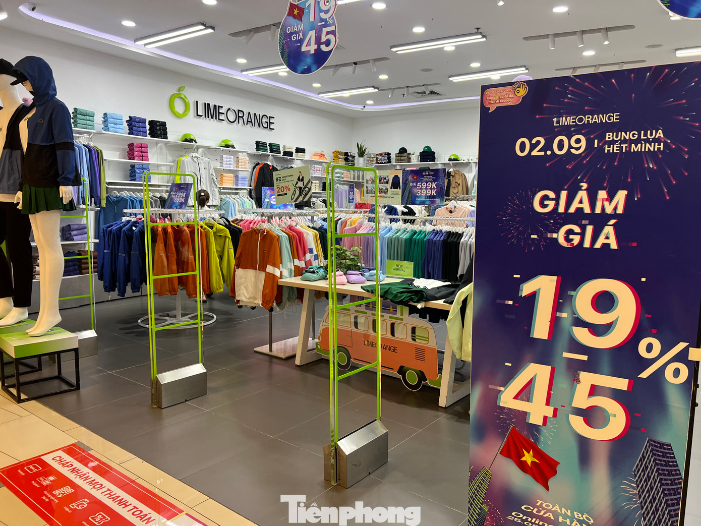 Các mặt hàng đều giảm giá lên đến 45 - 50%; hàng xịn giá đẹp chờ khách đến lựa chọn Các mặt hàng đều giảm giá lên đến 45 - 50%; hàng xịn giá đẹp chờ khách đến lựa chọn