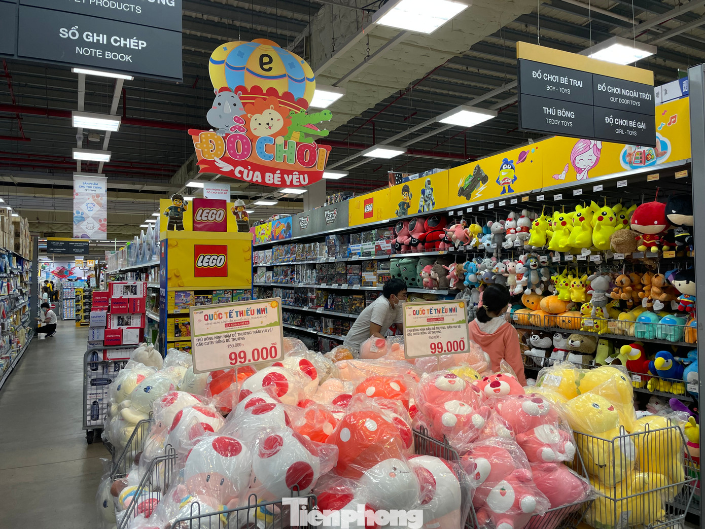 Thú nhồi bông, quần áo thời trang, giày dép... khuyến mãi tại siêu thị Thú nhồi bông, quần áo thời trang, giày dép... khuyến mãi tại siêu thị