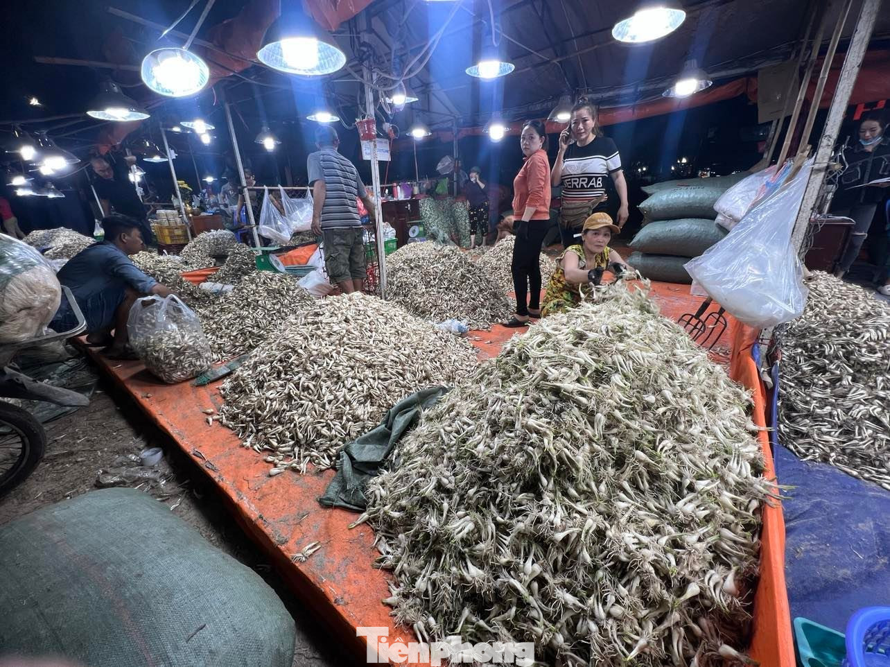 Chợ kiệu nhộn nhịp cả ngày lẫn đêm Chợ kiệu nhộn nhịp cả ngày lẫn đêm