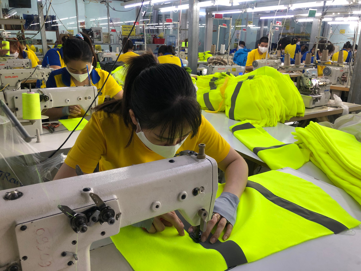 Doanh nghiệp dệt may gặp nhiều khó khăn vì thiếu đơn hàng.