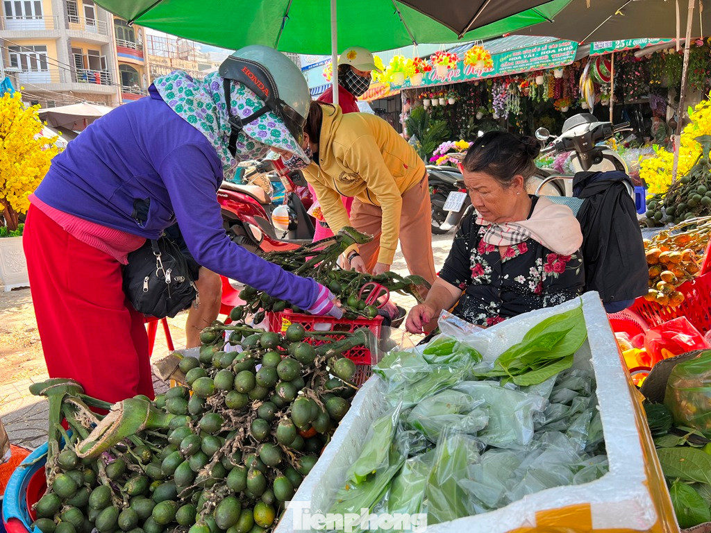 Chợ trầu cau có tuổi đời hơn nửa thế kỷ, nằm lặng lẽ bên một góc đường ở quận 6 (TPHCM).