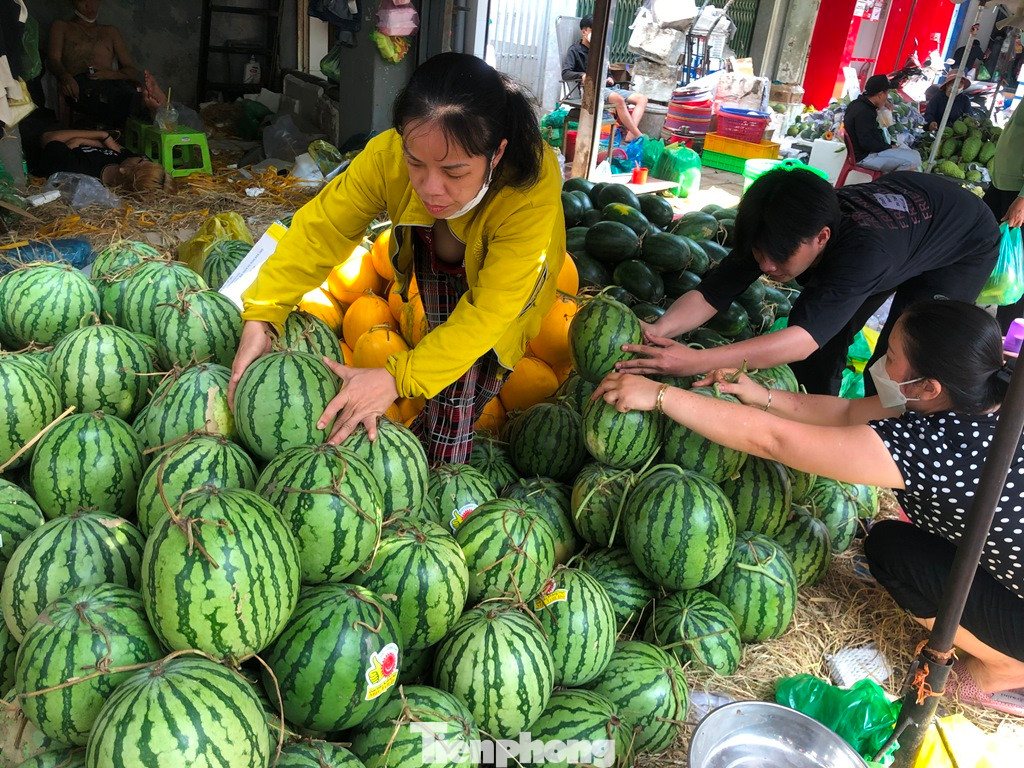 Dưa hấu có giá 20.000-25.000 đồng/kg.