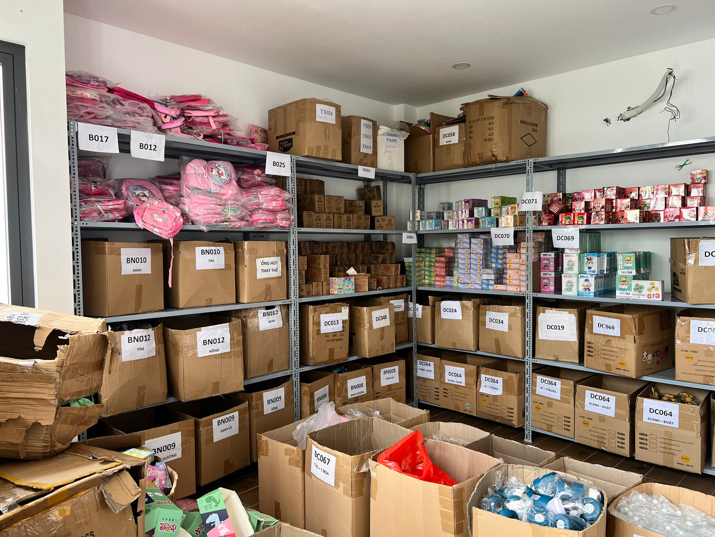 Hàng ngàn sản phẩm tại hộ kinh doanh