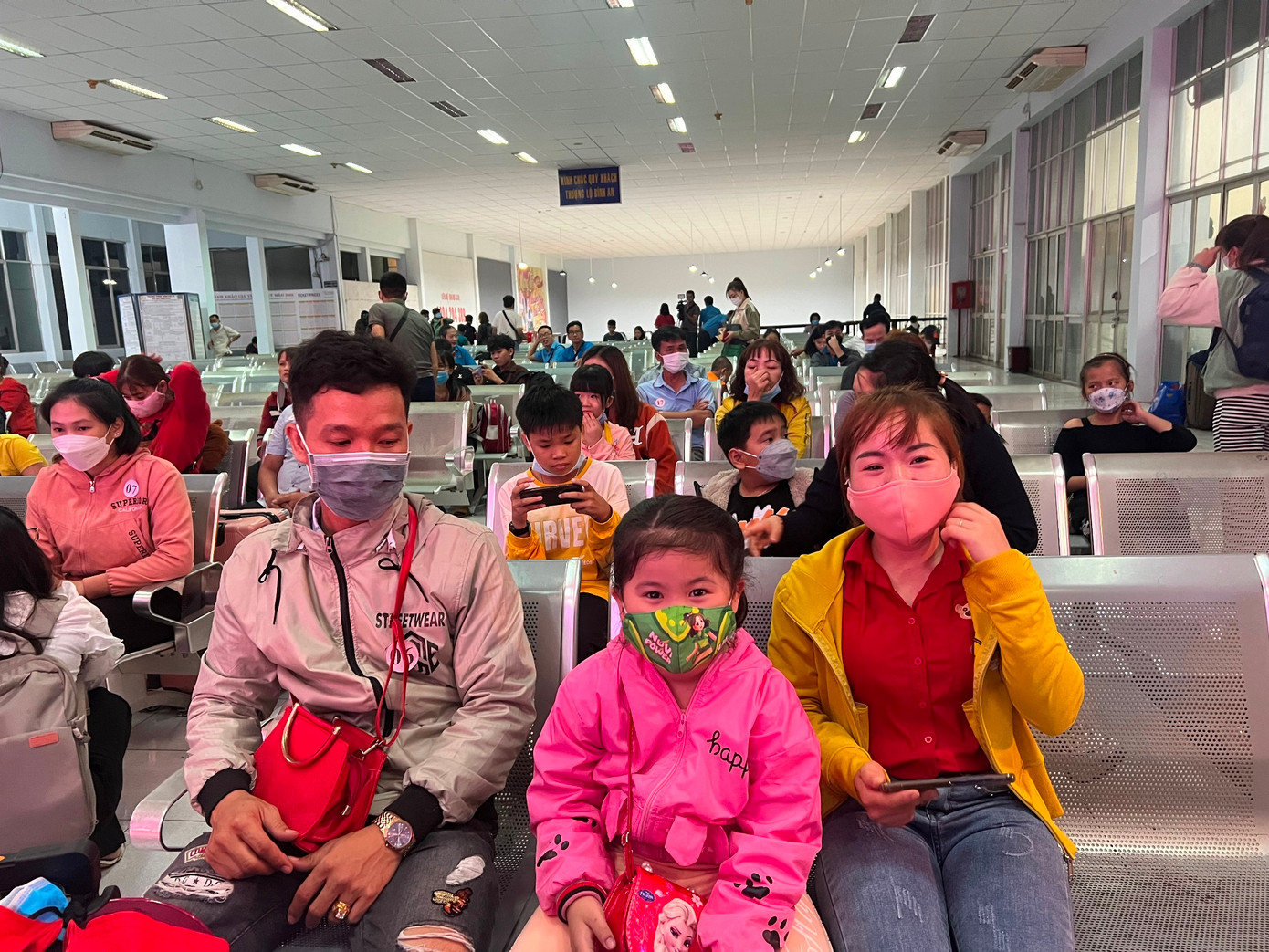 Các gia đình công nhân nhiều năm không về quê đón Tết, nay đã thỏa niềm mong ước.