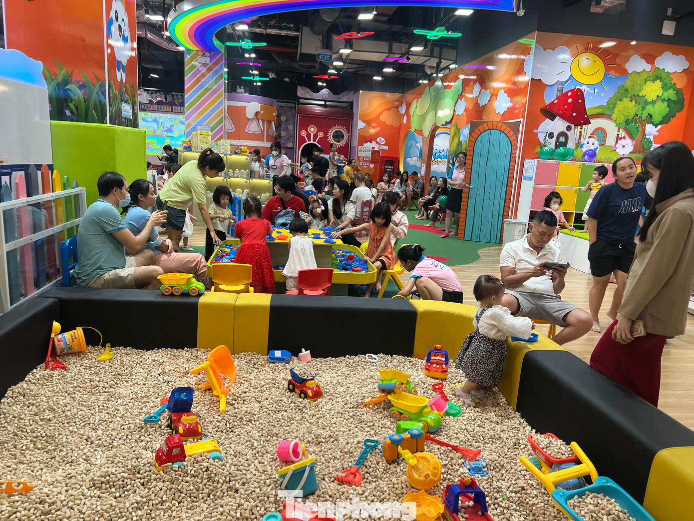 Khu vực vui chơi dành cho trẻ em luôn nhộn nhịp.