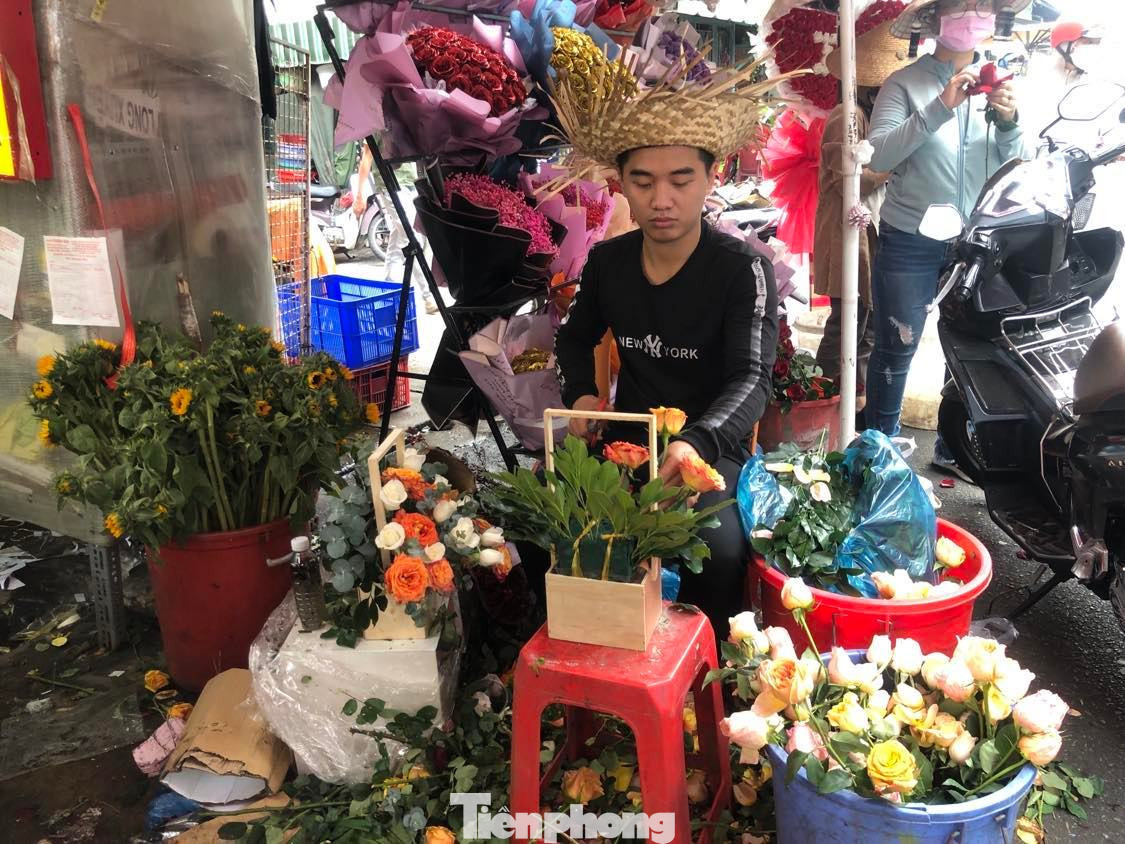 Năm nay, tiểu thương kinh doanh hoa dự báo sức mua sẽ khả quan hơn. Năm nay, tiểu thương kinh doanh hoa dự báo sức mua sẽ khả quan hơn.