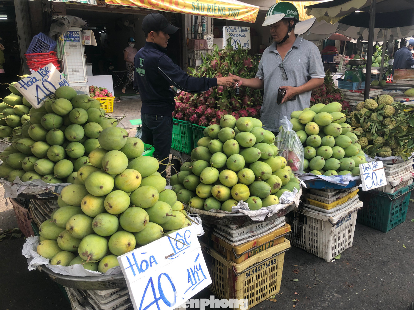 Xoài miền Tây về ngập chợ ở TPHCM