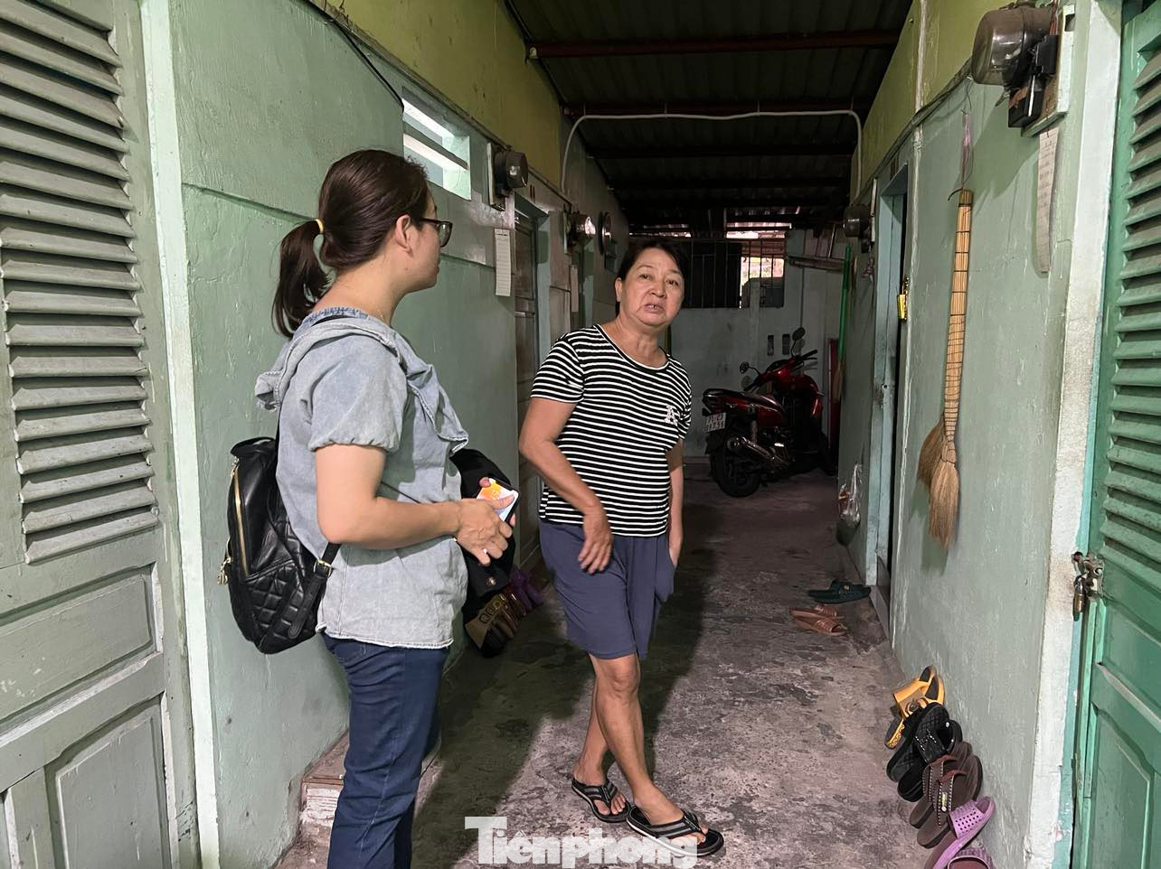 Nhiều nhà trọ vắng hoe vì không có công nhân.