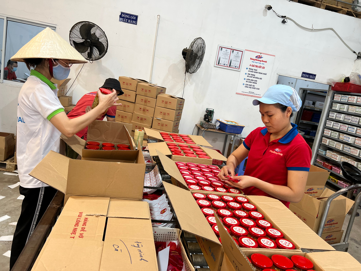 Doanh nghiệp không kham nổi lãi suất cao nên không dám vay vốn ngân hàng. Doanh nghiệp không kham nổi lãi suất cao nên không dám vay vốn ngân hàng.